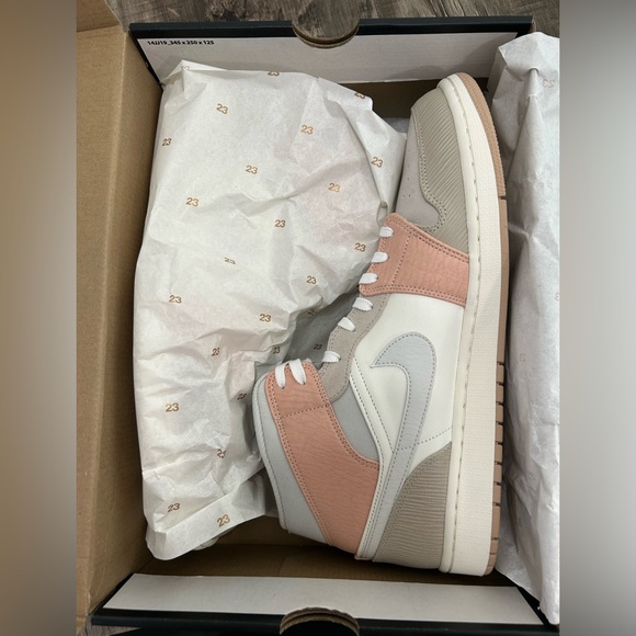 Air Jordan 1 mid - Picture 1 of 8